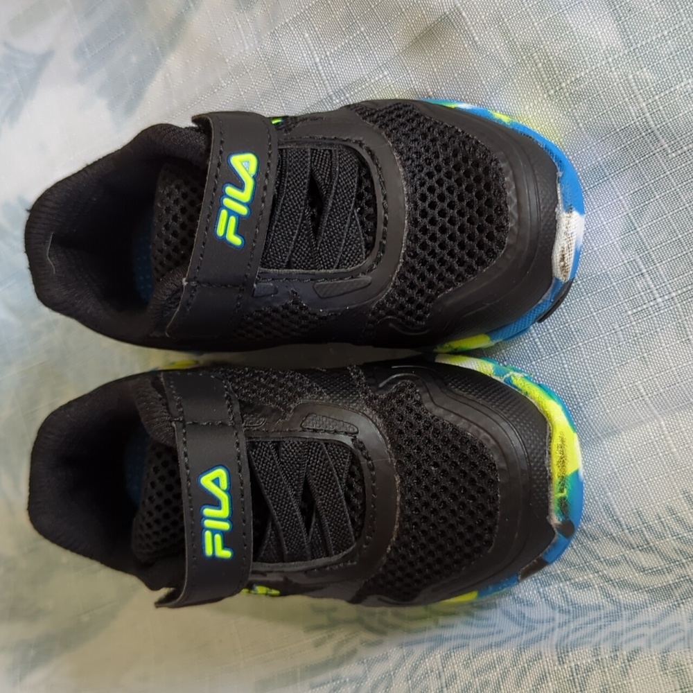 Brand New Gorgeous Fila shoes size 5 black and multi-color on the soles